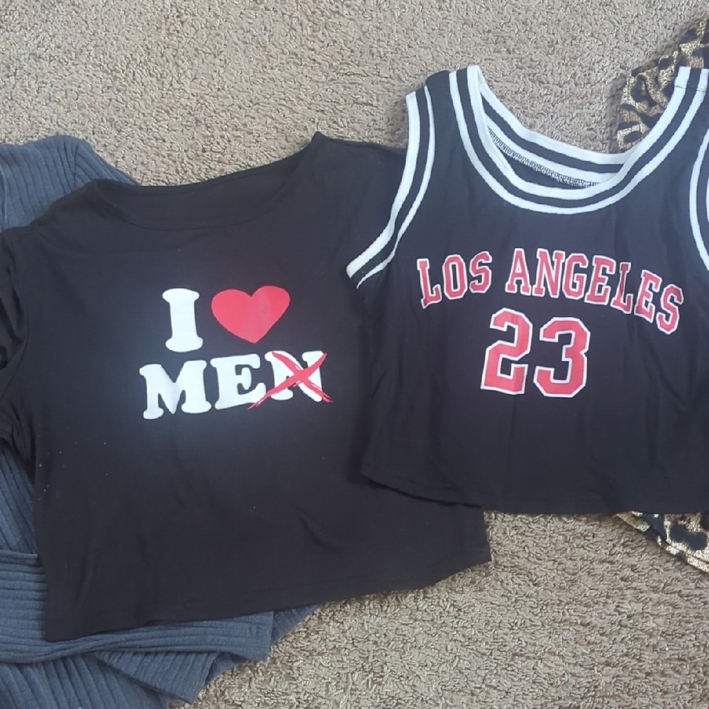 4 Shein Tops. All Size med